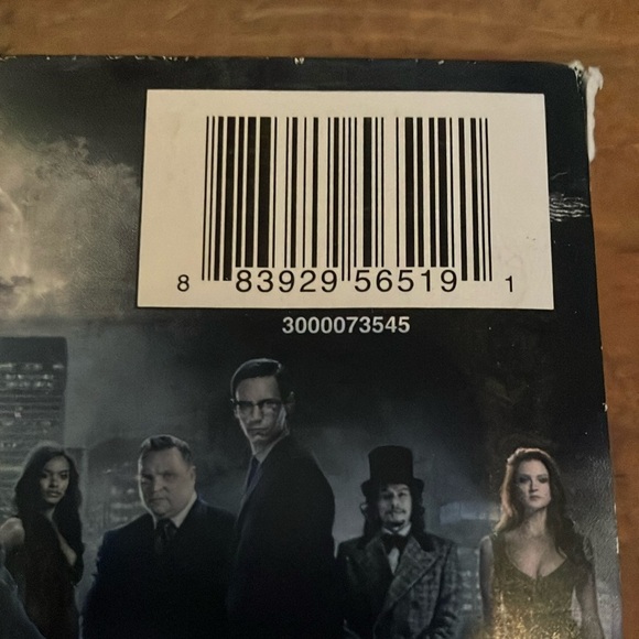 DC Gotham The Complete Third Season DVD set - Picture 2 of 12